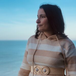 Robe maille à capuche – Douce Horizon (coloris crème)