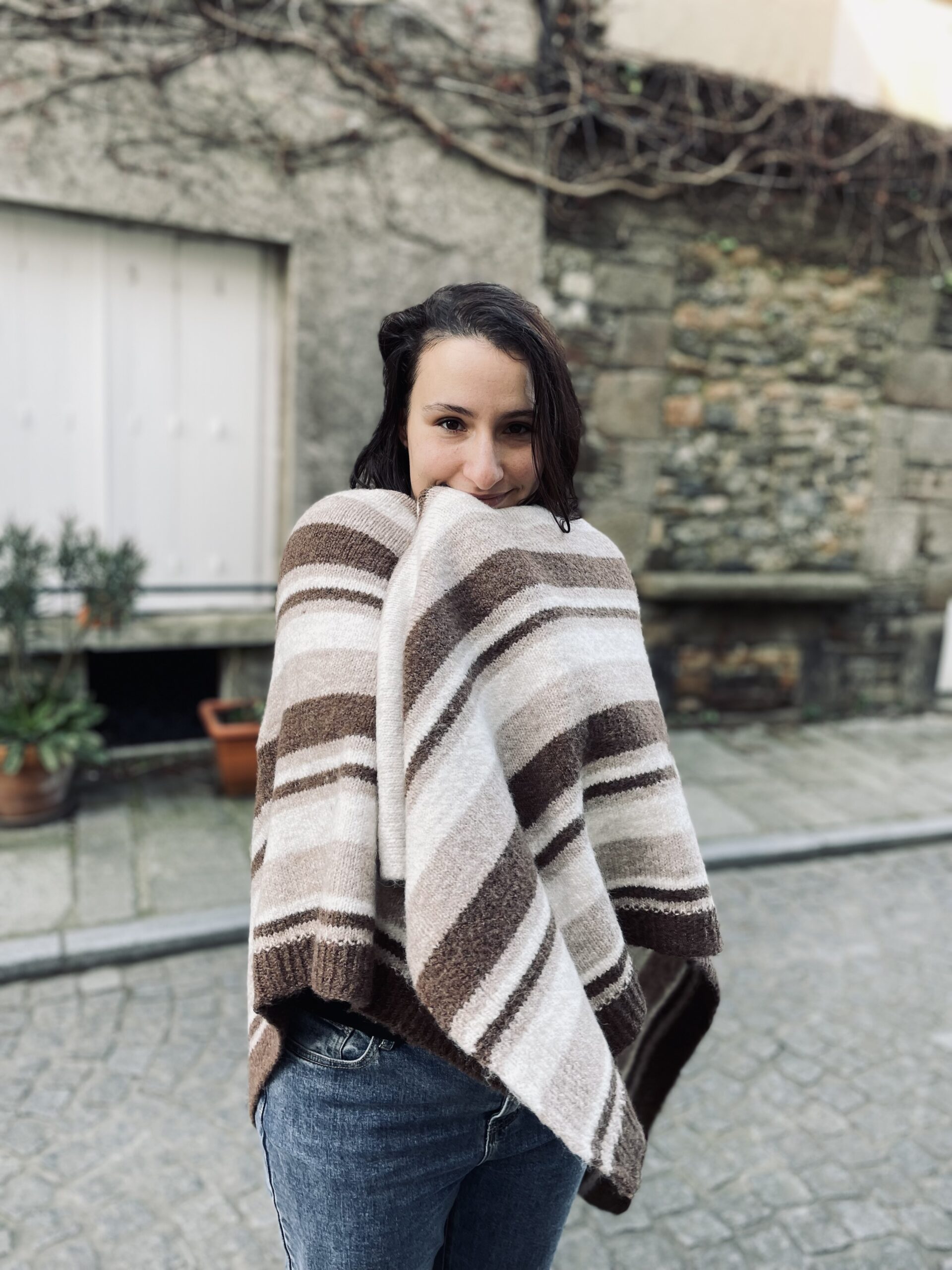 Poncho rayé – Chaleur Nomade (coloris chocolat) – Image 3